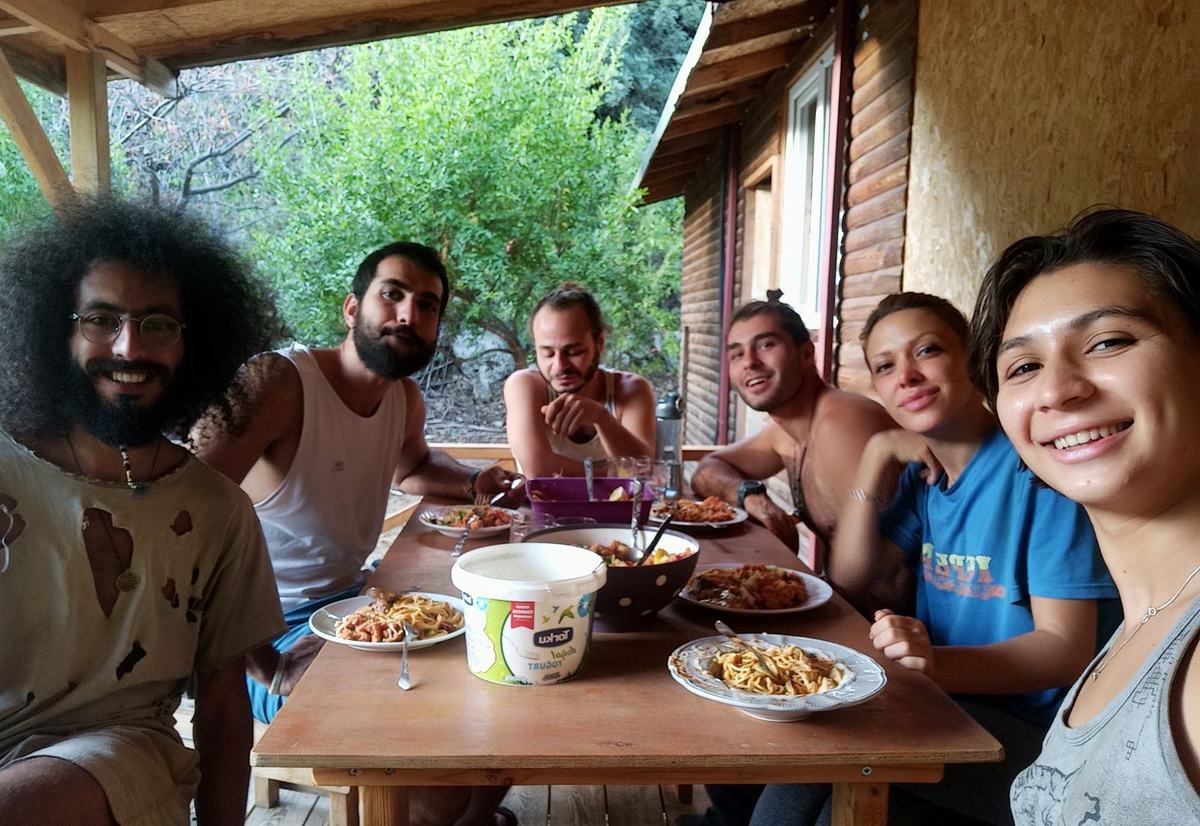 Vacsora hippie style a Kezban teraszán