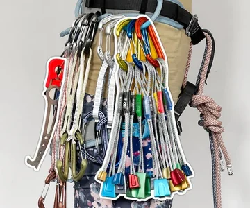 Anyagtan mászóknak: poliamid, Dyneema, Kevlar, alumínium, acél